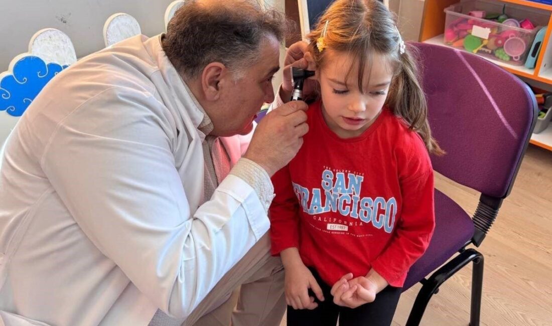 Afyonkarahisar’da Miniklere Yönelik Sağlık Taraması Uygulandı Afyonkarahisar'daki 15 Temmuz Şehitler Anaokulu'nda miniklere sağlık taraması yapıldı. AFSÜ