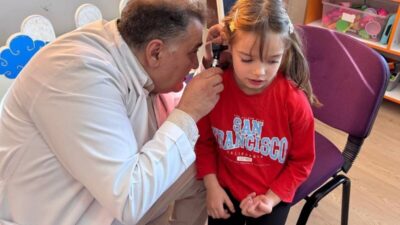 Afyonkarahisar'daki 15 Temmuz Şehitler Anaokulu'nda miniklere sağlık taraması yapıldı. AFSÜ