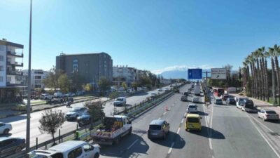 Antalya Büyükşehir Belediyesi, Gazi Bulvarı'ndaki trafik güvenliğini artırmak için otokorkuluk