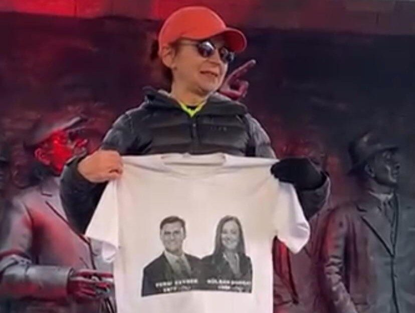 Alaşehirli 68 yaşındaki Fatma Musal, 90. Büyük Atatürk Koşusu’nda 65-69 yaş kategorisinde birinci oldu.