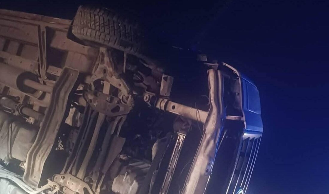 Nallıhan’da Servis Kazası: 14 İşçi Yaralandı Ankara'nın Nallıhan ilçesinde işçileri taşıyan servis aracı, kaygan yolda devrilerek