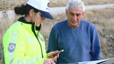 Ankara'nın Akyurt ilçesinde trafik polisleri, kış lastiği denetimlerine başladı. Kontrollerde,