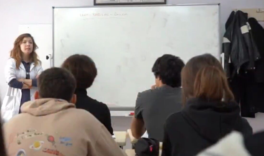 Antakya Belediyesi, Gençlik Akademisi aracılığıyla ücretsiz kurslar sunarak sosyal belediyecilik