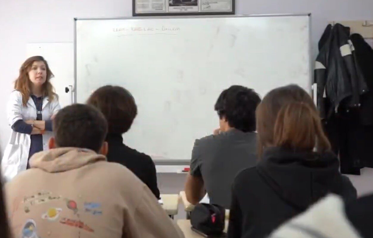 Antakya Belediyesi, Gençlik Akademisi aracılığıyla ücretsiz kurslar sunarak sosyal belediyecilik