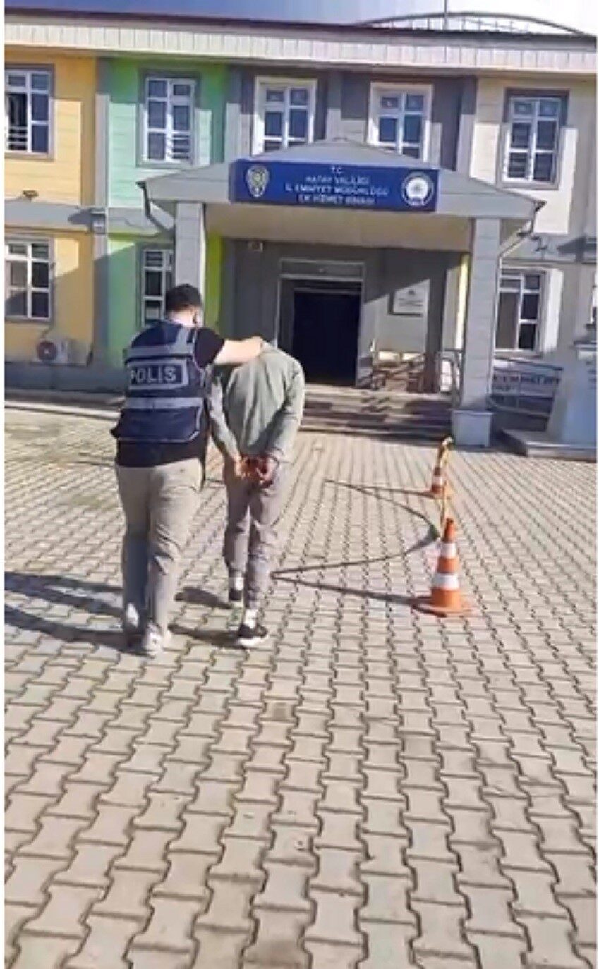 Hatay'ın Antakya ilçesinde motosiklet hırsızlığı şüphesiyle yakalanan M.B. adlı şahıs,