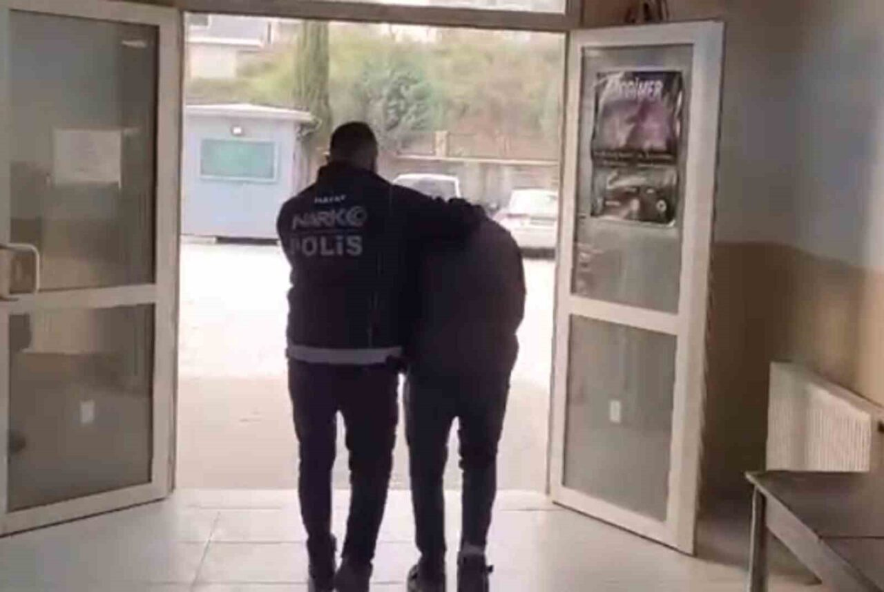 Hatay’ın Antakya ilçesinde, uyuşturucu suçları nedeniyle tutuklama kararı bulunan S.H.G.