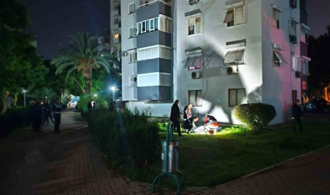 Antalya'nın Muratpaşa ilçesinde 74 yaşındaki Suzan Demir, 8. kattaki dairesinin
