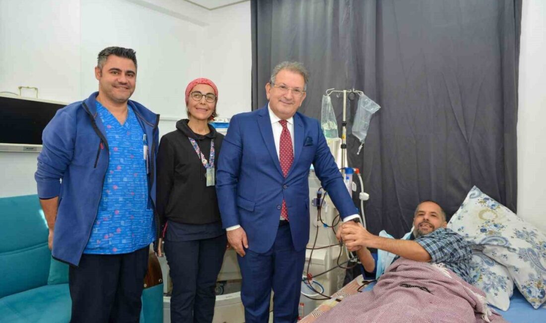 Antalya Eğitim ve Araştırma Hastanesi’nin Evde Diyaliz Projesi ile Böbrek Hastaları Evlerinde Tedavi Olma İmkanı Buluyor Antalya Eğitim ve Araştırma Hastanesi, Evde Diyaliz Projesi ile kronik