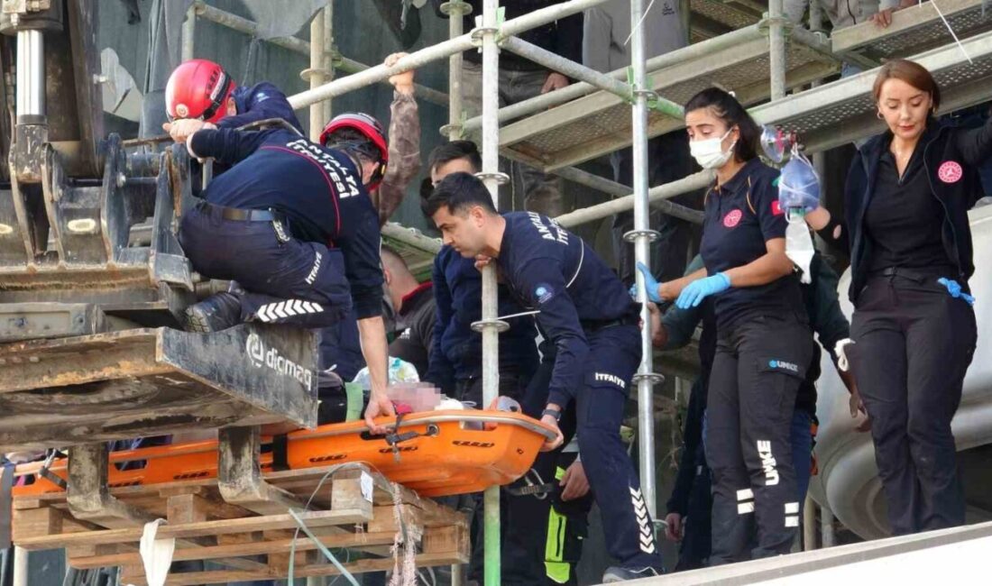 Antalya'nın Konyaaltı ilçesinde inşaat iskelesinde çalışan 52 yaşındaki Ünal Kayhan,