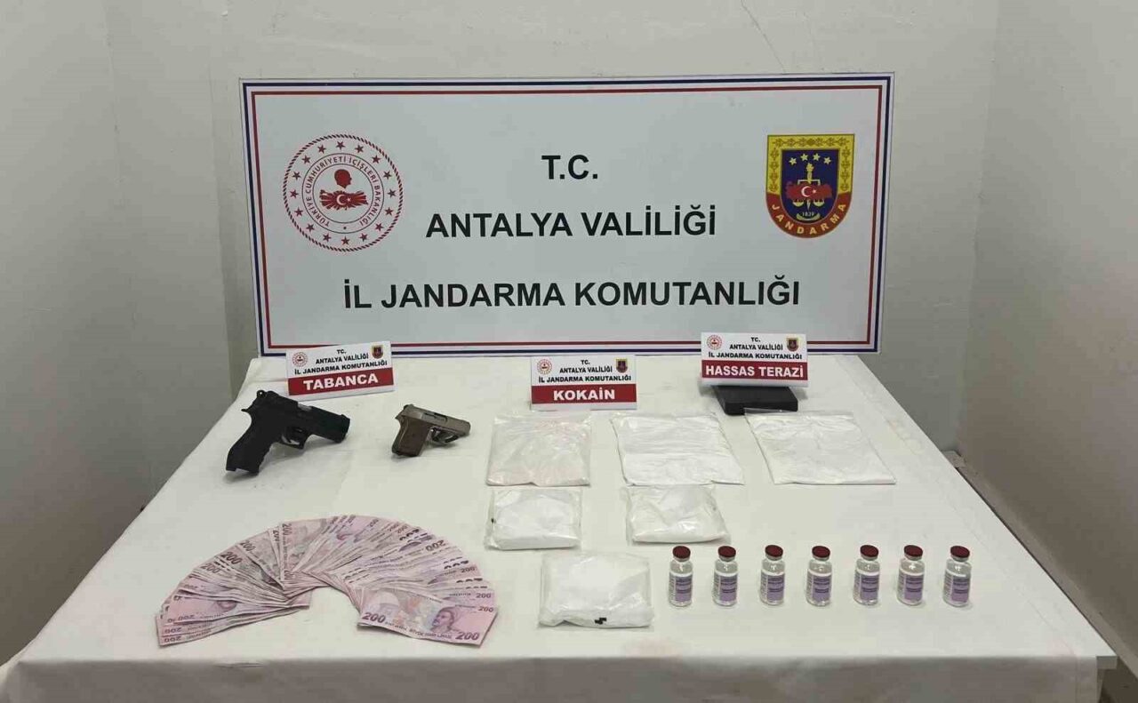 Kepez’de Jandarma Operasyonu: 1.850 Gram Kokain ve İki Tabanca Ele Ge geçirildi