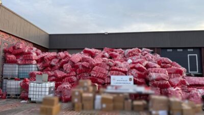 Antalya'nın Kepez ilçesindeki bir işyerine yapılan jandarma baskınında 52 bin