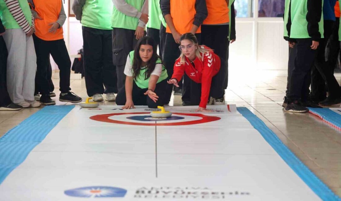 Antalya, kız çocuklarına yönelik "Floor Curling" eğitim programına ev sahipliği