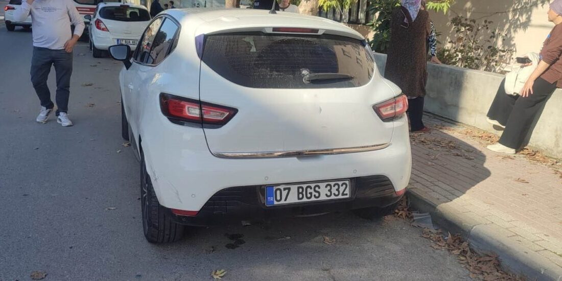 Antalya'nın Manavgat ilçesinde park halindeki araca çarpan motosiklet sürücüsü Mehmet