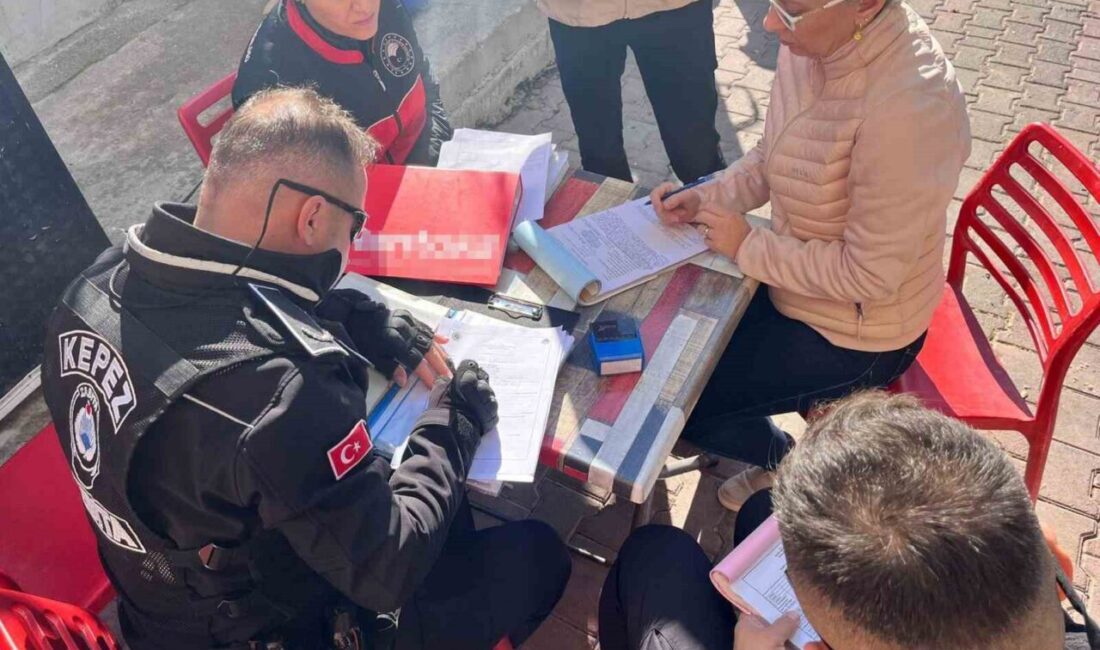 Kepez’de Zabıta Ekipleri, Bozuk Gıda Ürünlerine Baskın Düzenleyerek 574 Kilo ürünü İmha Etti Kepez Belediyesi Zabıta Ekipleri, Eşref Bitlis Caddesi'ndeki bir soğuk hava