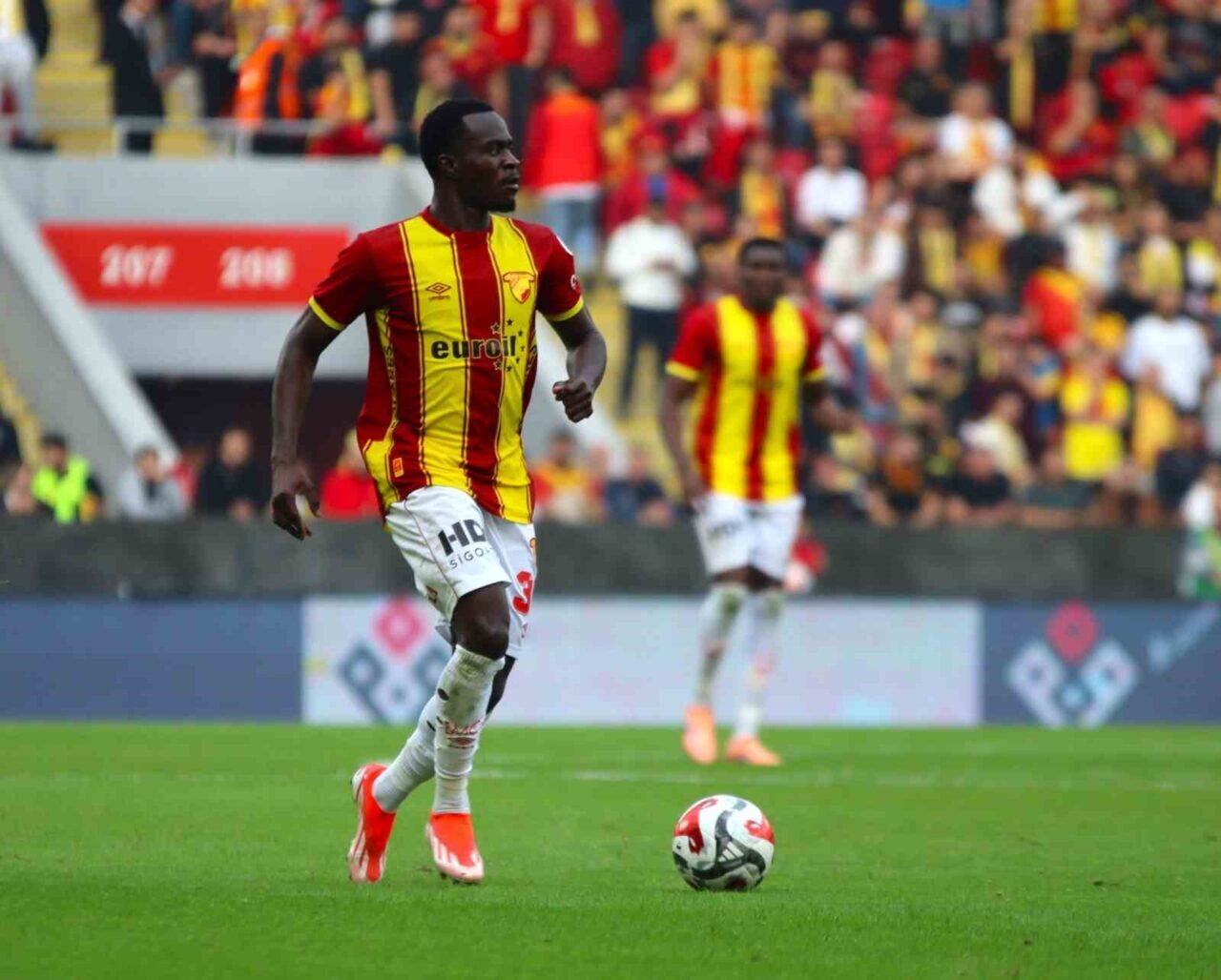 Göztepe'nin Nijeryalı orta saha oyuncusu Anthony Dennis, bu sezon 3
