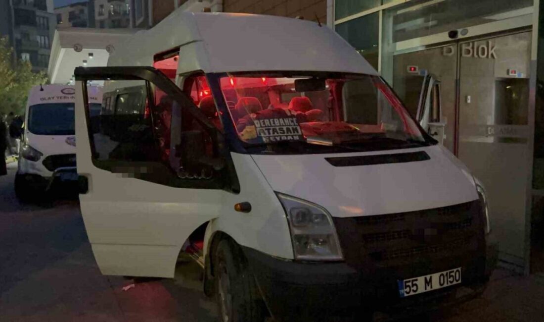 Samsun’da Dolmuş Şoförüne Silahlı Saldırı: Yaralı Hastaneye Kaldırıldı Samsun'un Canik ilçesinde dolmuş şoförü Murat A. (36), seyir halindeyken