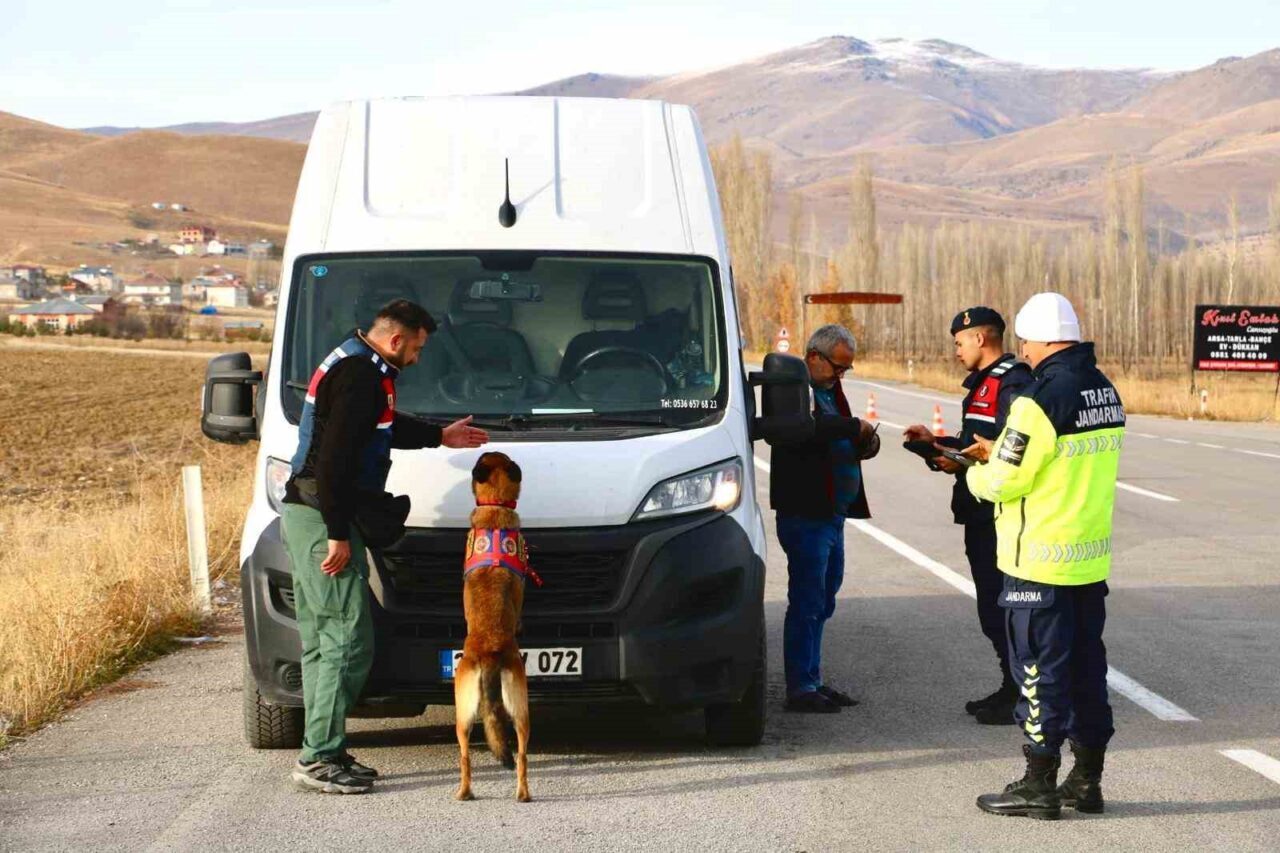 Bayburt Jandarma Ekipleri, Trafik Güvenliği İçin Denetimlerini Arttırdı
