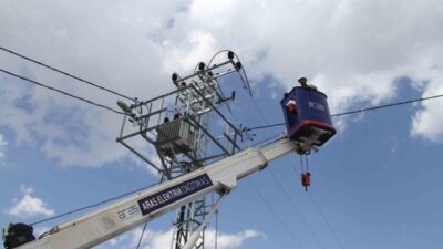 Ağrı'nın Patnos ilçesinde elektrik dağıtım hizmetleri geliştiriliyor. Aras EDAŞ, yapılan