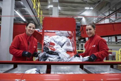 Aras Kargo, Kırmızı Kahramanlar Saha Buluşması ile 1000’in üzerinde çalışanıyla kampanya döneminde idari kadrosunu ve yönetimini bir araya getirdi.