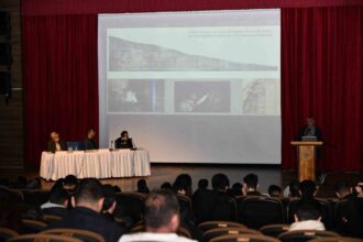 Ardahan Valisi Çiçek, Arkeoloji Panelinde Kazılar ve Kültürel Mirası Ele Aldı