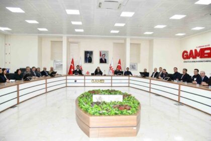 Ardahan’da İl İdare Şube Başkanları Toplantısı, Vali Çiçek’in Başkanlığında Gerçekleşti