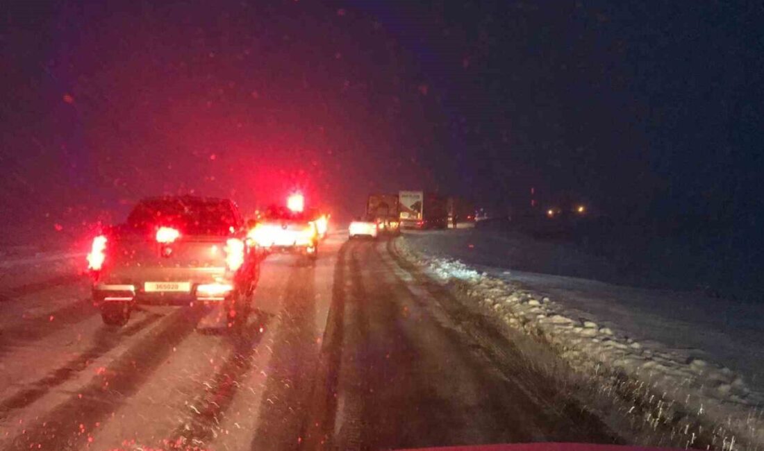 Ardahan’da Yoğun Kar ve Tipi Ulaşımda Sorunlar Yaratıyor Ardahan'ın yüksek bölgelerinde yoğun kar ve tipi, ulaşımda ciddi aksamalara