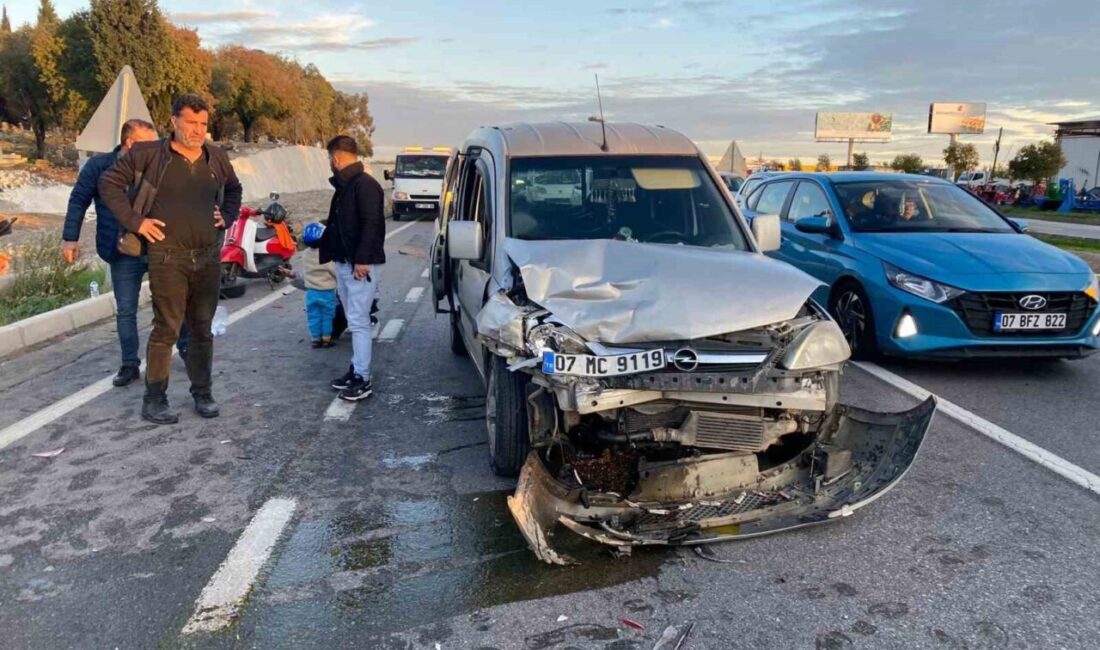Serik’te Arızalanan Araca Çarpan Hafif Ticari Araçta 2 Yaralı, Çocuklar Teselli Edildi Antalya'nın Serik ilçesinde arızalı otomobile hafif ticari aracın çarpması sonucu