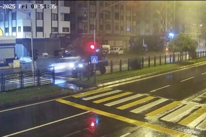 Arka koltuktan direksiyona geçti, bir gencin ölümüne neden oldu