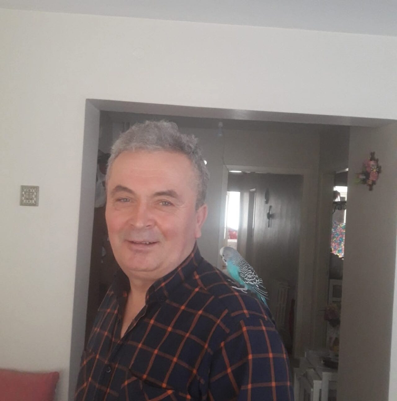 Zonguldak'ın Devrek ilçesinde 60 yaşındaki Yüksel Karapınar, arkadaşıyla birlikte yaşadığı