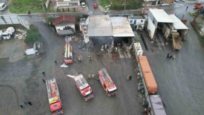 Arnavutköy'de bir tır tamirhanesinde sabah saatlerinde çıkan yangın, kısa sürede