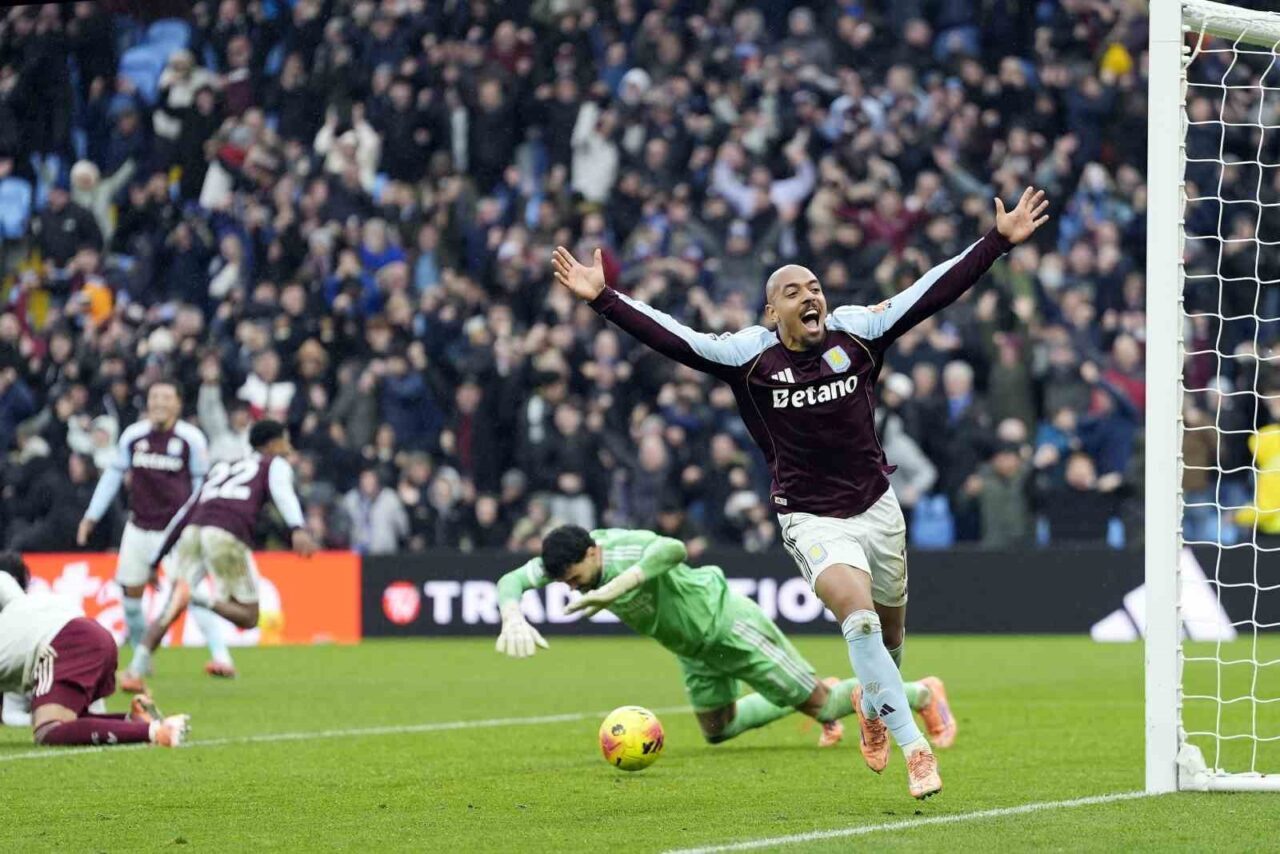Premier Lig'in 15. haftasında Arsenal, Aston Villa'ya 90+5. dakikada yediği