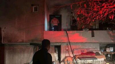 Hatay'ın Arsuz ilçesindeki Üçgüllük Mahallesi'nde bir müstakil evde çıkan yangın,