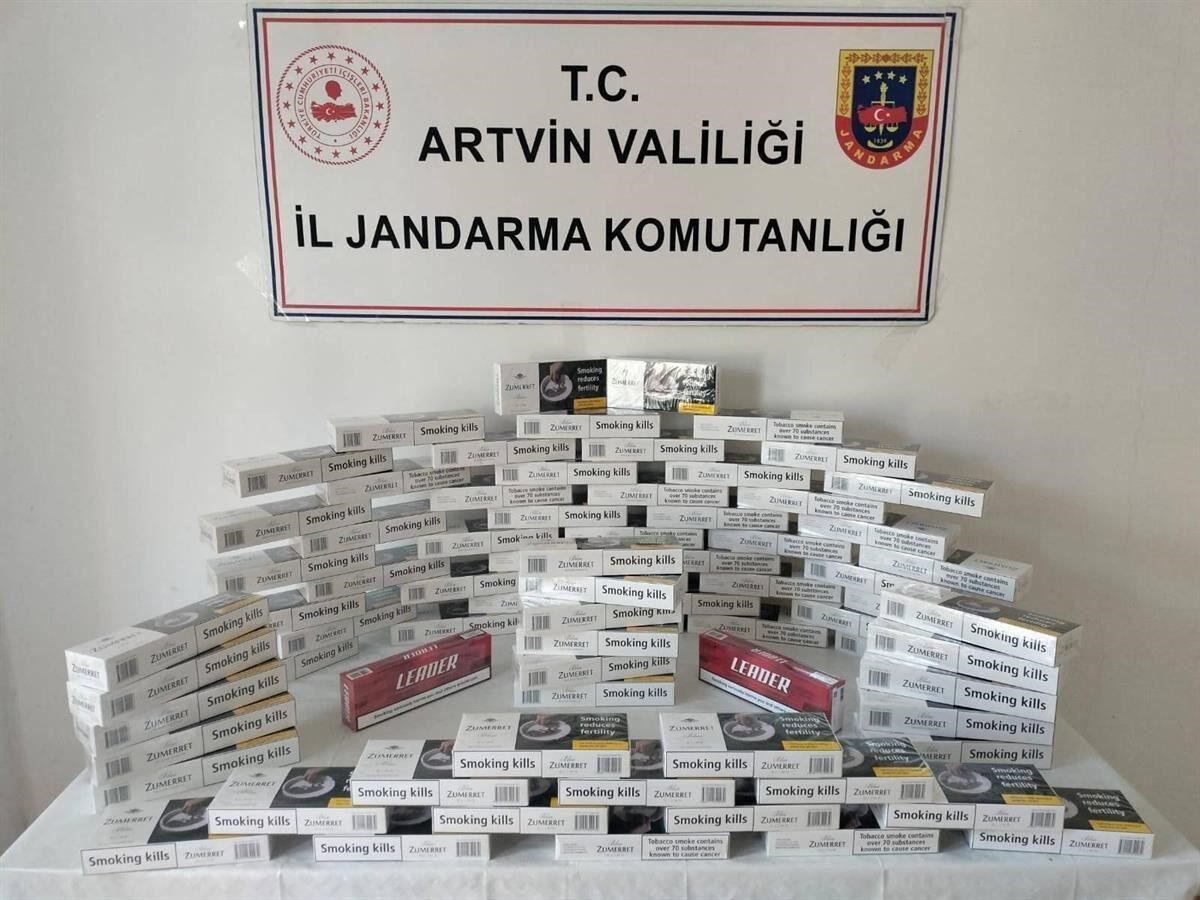 Artvin Jandarması, Kasım ayında kaçak ürünlere yönelik gerçekleştirdiği operasyonlarda 1 milyon TL değerinde malzeme ele geçirerek 26 kişiyi gözaltına aldı.