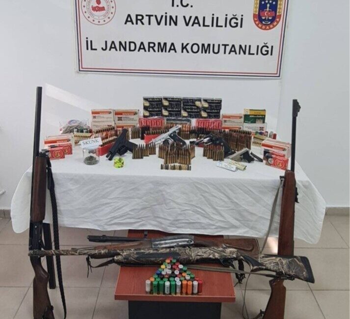 Artvin’in Arhavi ilçesinde düzenlenen operasyonda, jandarma tarafından dört şüpheli gözaltına