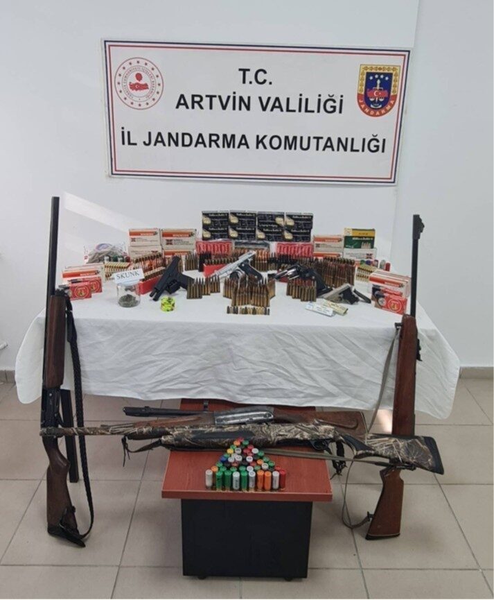 Artvin’in Arhavi ilçesinde düzenlenen operasyonda, jandarma tarafından dört şüpheli gözaltına