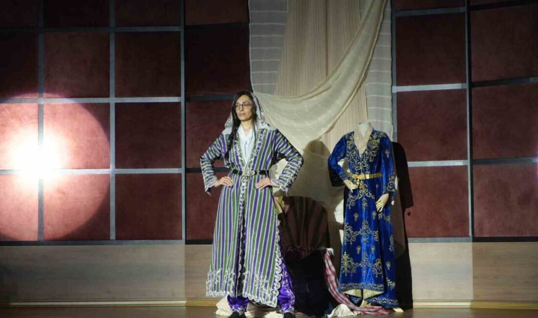 Kastamonu’da İlk Türk Kadın Mitinginin 106. Yılında Geleneksel Kıyafetler Defilesi Yapıldı Kastamonu'da, 10 Aralık 1919'da yapılan ilk Türk kadın mitinginin 106.