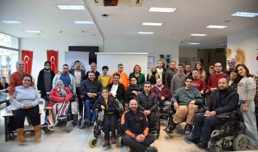 Atakum Belediyesi’nden Özel Gereksinimli Bireylere Yönelik Afet Farkındalık Eğitimleri Gerçekleştirildi Atakum Belediyesi, AFAD ve MAGAME iş birliğiyle özel gereksinimli bireylere