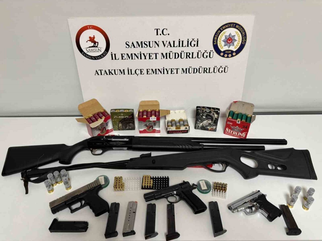 Samsun'da Atakum İlçe Emniyet Müdürlüğü'nün gerçekleştirdiği operasyonda, bir evde ruhsatsız