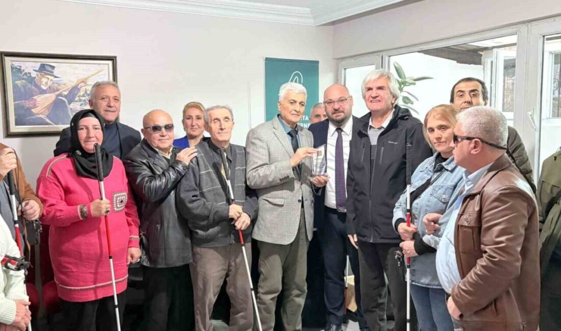 Atakum Belediyesi, görme engelli vatandaşlar için 40 beyaz baston dağıttı.