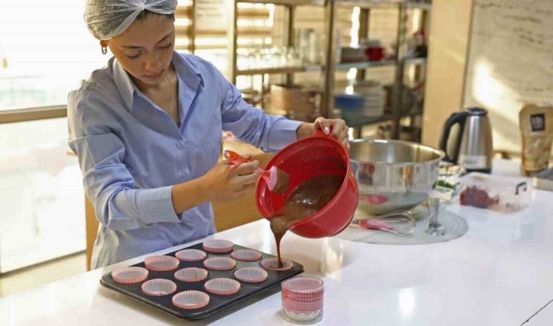 Antalya’da Glütensiz Mutfak Eğitimi Kursuna Yoğun Talep Var Antalya Büyükşehir Belediyesi'nin ATASEM merkezinde düzenlenen "Glütensiz Mutfak Eğitimi" kursuna