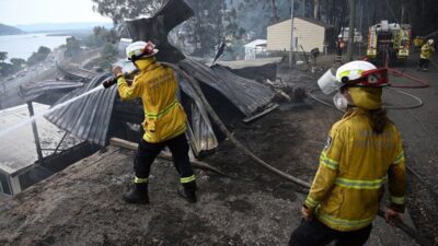 Yeni Güney Galler'deki orman yangınları, aşırı sıcakların etkisiyle hızla yayılarak