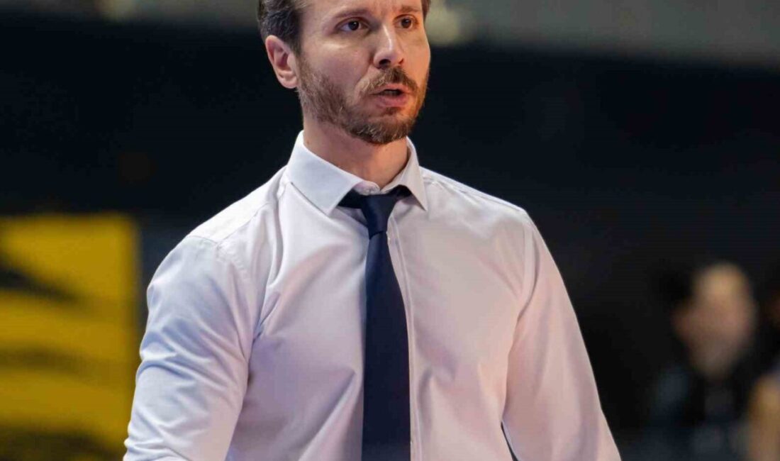 Aydın Büyükşehir Belediyespor, Başantrenör Alper Hamurcu ile İlişkisini Sonlandırdı Aydın Büyükşehir Belediyespor, başantrenör Alper Hamurcu ile karşılıklı anlaşarak yollarını