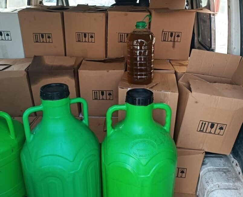 Aydın’ın Efeler ilçesinde durdurulan araçta 1.370 litre tağşiş yağ bulundu.