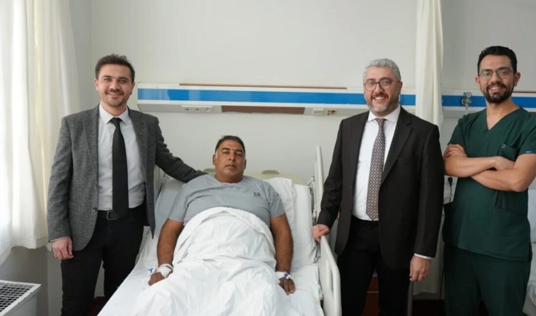 Aydın Adnan Menderes Üniversitesi Hastanesi’nde, Üroloji Anabilim Dalı’ndan Dr. Çağatay Özsoy’un gerçekleştirdiği yenilikçi üretra darlığı ameliyatı, dikkatleri üzerine çekti. Aydın Adnan Menderes Üniversitesi Hastanesi'nde, Dr. Öğr. Üyesi Çağatay Özsoy