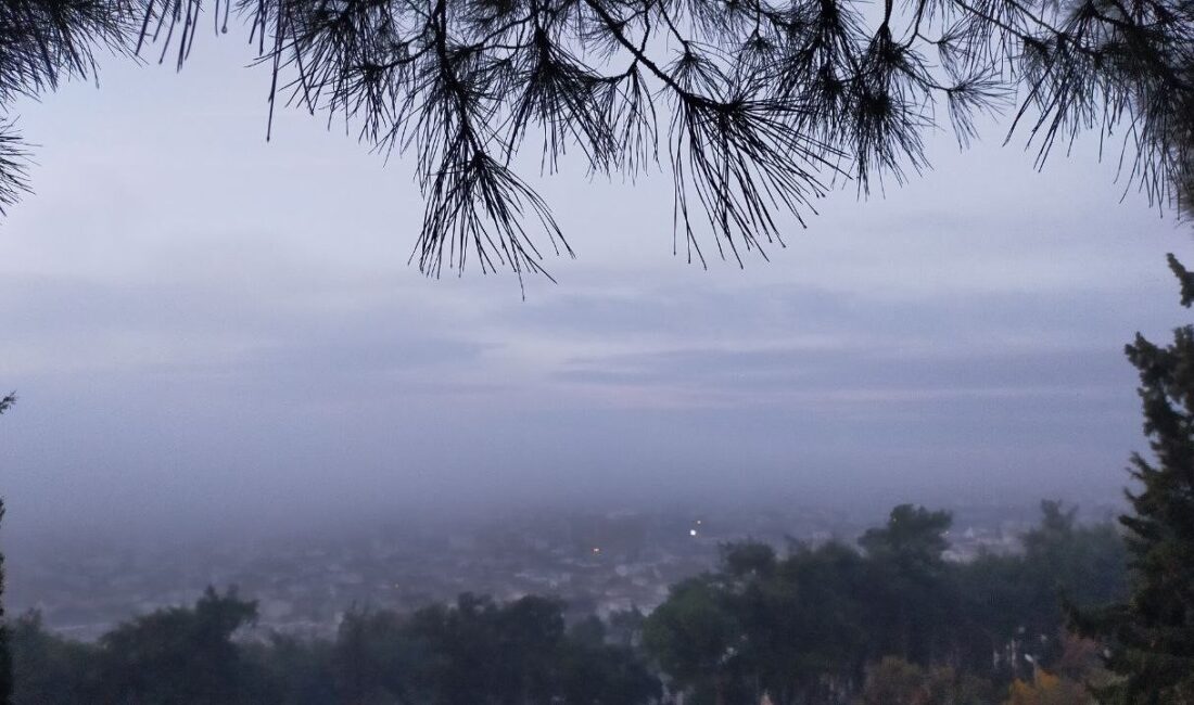 Aydın’da yoğun sis etkisiyle sabah manzarası kartpostallık görüntülere sahne oldu Aydın'da sabah saatlerinde meydana gelen yoğun sis şehirde etkili bir