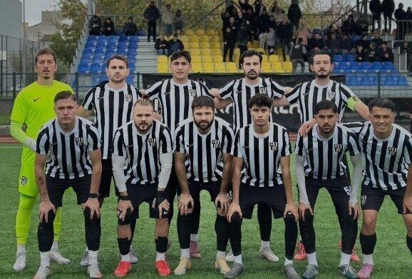 Aydınspor Futbolcuları, Maddi Sıkıntılar Nedeniyle Maç Sonrası Şehre Dönmeyeceklerini Açıkladı Aydınspor futbolcuları, kulüplerinin maddi sorunlar nedeniyle sahipsiz kaldığını belirterek, Pazar