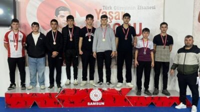 Samsun'un Ayvacık ilçesinde düzenlenen güreş müsabakalarında, öğrenciler 2025-2026 Eğitim Öğretim
