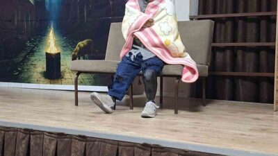 Ayvalık'ta Ercan Kubaş’ın yönettiği "Yalnız Bir Adamın Hikayesi" adlı tiyatro