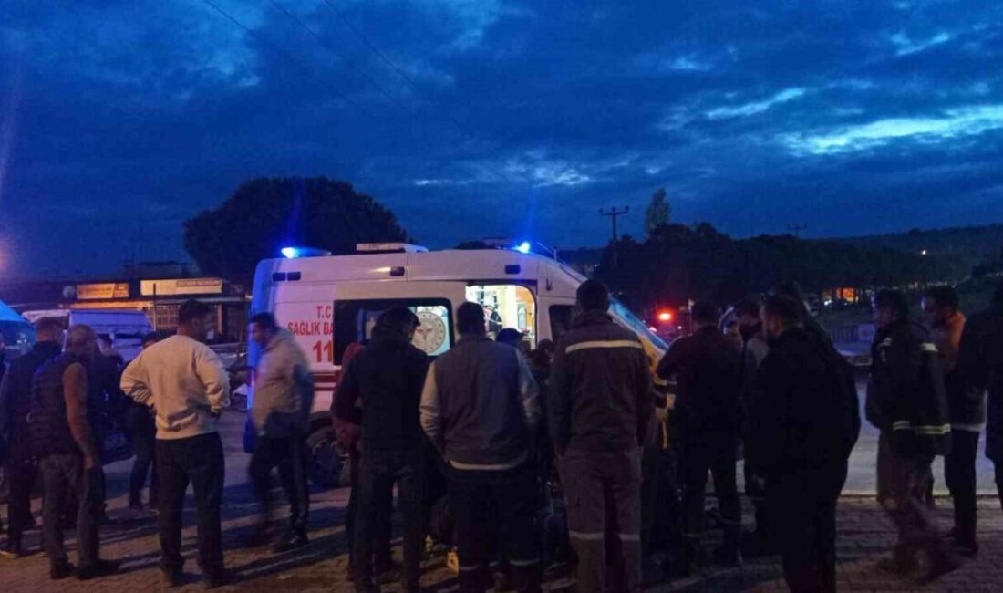 Ayvalık'ta akşam saatlerinde bir otomobil ile motosikletin çarpışması sonucu 2