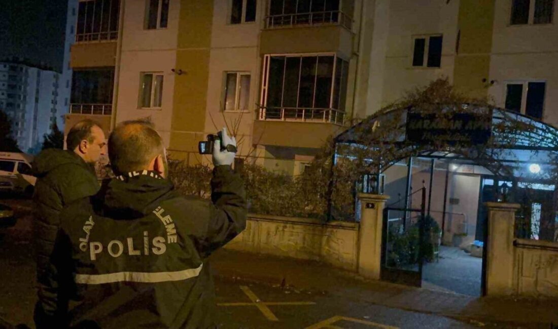 Kayseri’de Baba-Oğul Arasındaki Bıçaklı Kavga Sonrası Yaralanmalar Yaşandı Kayseri'nin Melikgazi ilçesinde, baba C.D. ve oğlu K.N.D. arasında çıkan